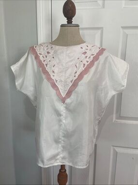 Vintage 80s Nilani White Blouse Pink Scalloped lace Cutwork women’s size 9 10